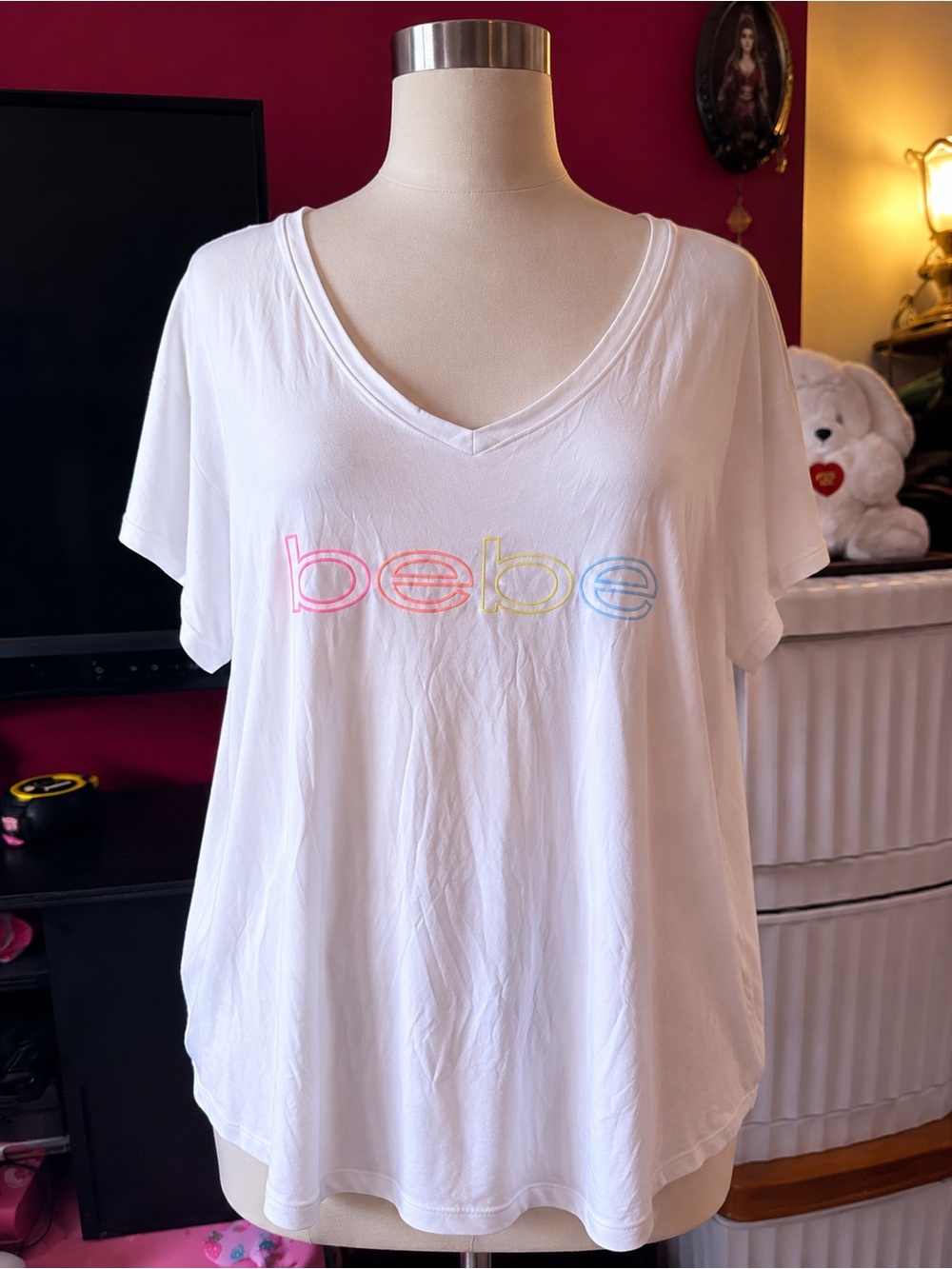 bebe White Rainbow Logo V-Neck Top – Women’s 2XL